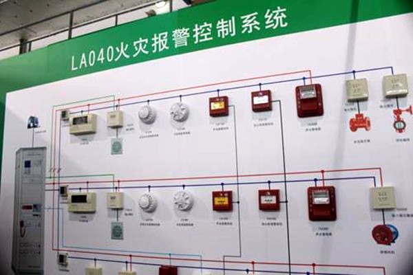 出現(xiàn)火警時，樓宇控制系統(tǒng)如何快速做出反應(yīng)？